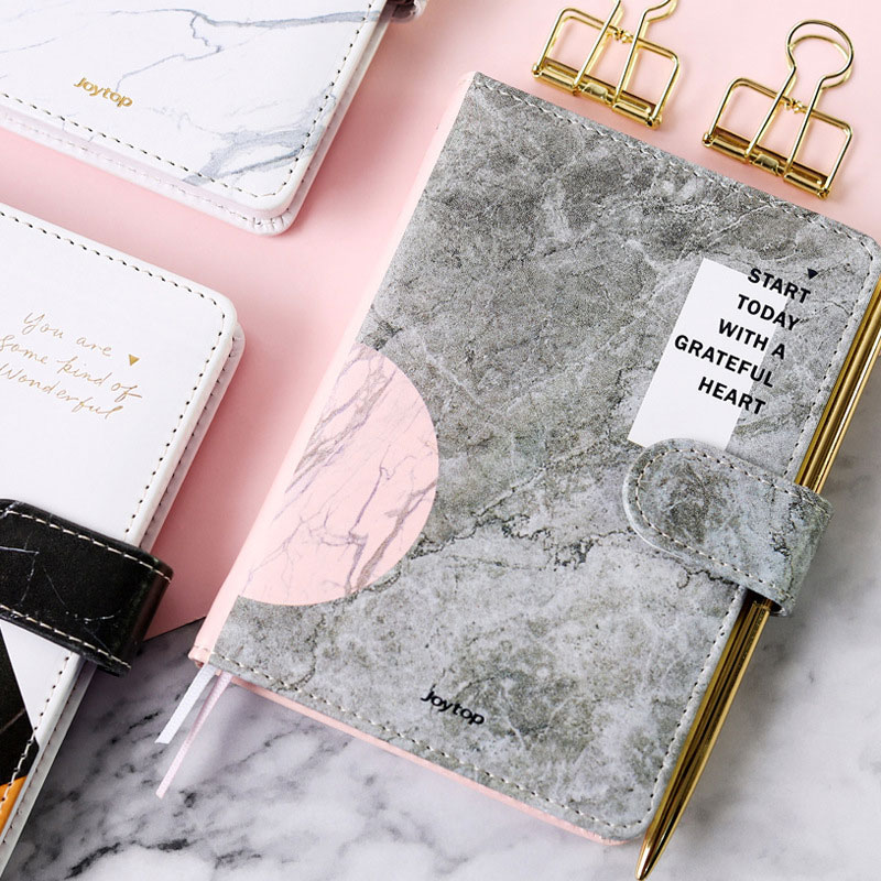 Prečo kamenné papierové notebooky preberajú stoly v roku 2024? Prečo kamenné papierové notebooky preberajú stoly v roku 2024?